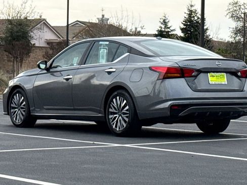 Used 2023 Nissan Altima 2.5 SV image 3