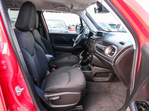 Used 2023 Jeep Renegade Latitude AWD/4WD image 16