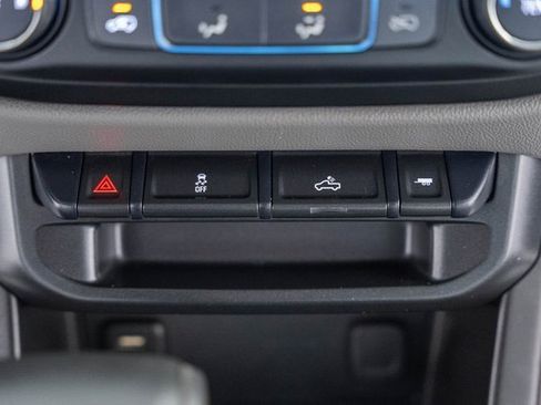 Used 2018 Chevrolet Colorado W/T image 23