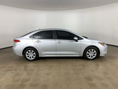 Used 2022 Toyota Corolla LE FWD image 7