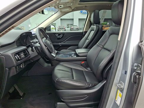 Used 2023 Lincoln Aviator AWD w/ Premium Package image 14