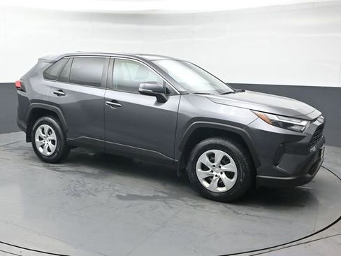 Used 2023 Toyota RAV4 LE AWD/4WD image 10