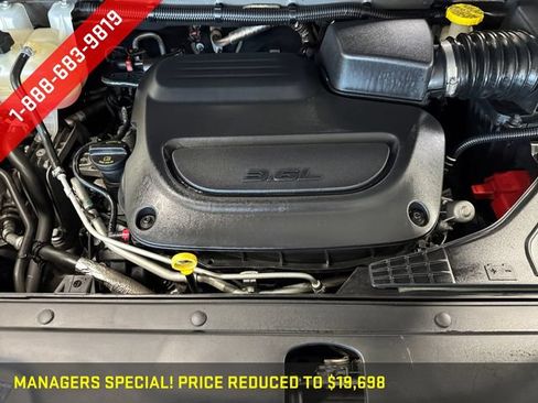 Used 2021 Chrysler Pacifica Touring-L FWD image 7