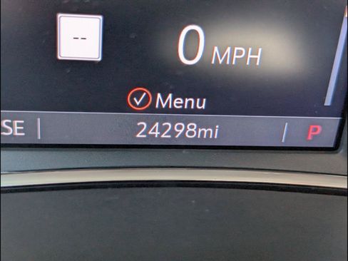 Used 2024 GMC Terrain SLE w/ Driver Convenience Package FWD image 14