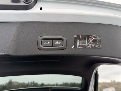 Used 2020 Volvo XC40 T5 Momentum image 20