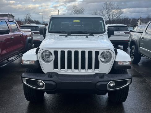 Used 2023 Jeep Gladiator Overland image 2