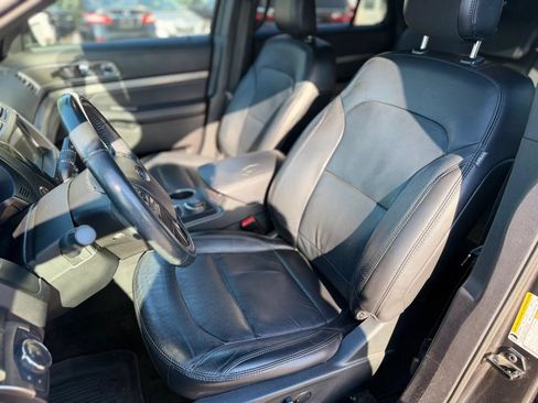 Used 2018 Ford Explorer XLT w/ Equipment Group 202A AWD/4WD image 15