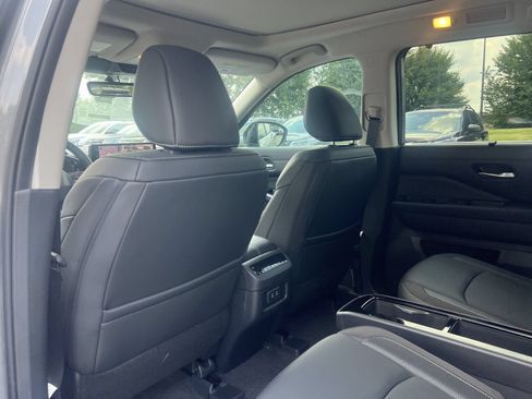 New 2026 Nissan Pathfinder SL w/ SL Premium Package FWD image 18