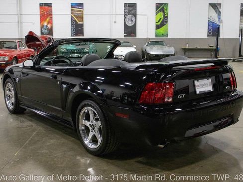 Used 2004 Ford Mustang GT RWD image 5