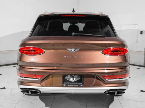 Used 2025 Bentley Bentayga Extended Wheelbase image 10
