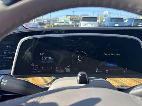 Used 2022 Cadillac Escalade Premium Luxury Platinum image 25