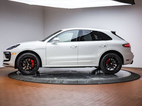 Used 2022 Porsche Macan S image 2