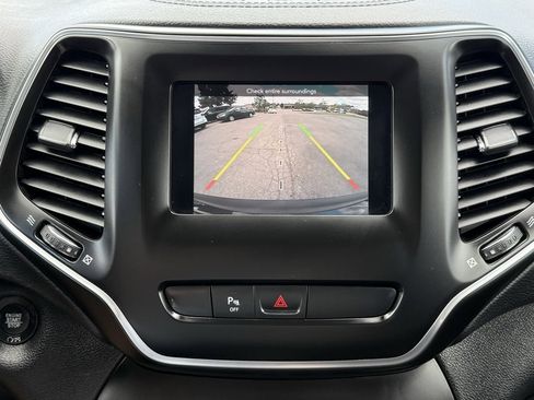 Used 2019 Jeep Cherokee Latitude Plus w/ Cold Weather Group image 29