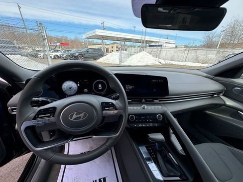 Used 2024 Hyundai Elantra SEL w/ Convenience Package image 18