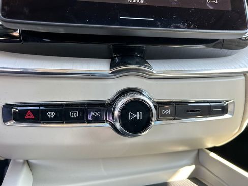 New 2026 Volvo XC60 B5 Ultra w/ Protection Package Premier image 21