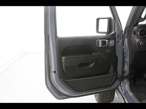 Used 2026 Jeep Gladiator Mojave AWD/4WD image 4