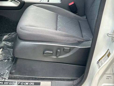 Certified 2025 Nissan Frontier SV w/ SV Convenience Package AWD/4WD image 18