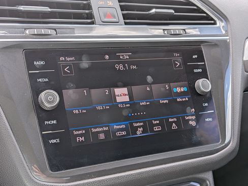 Used 2022 Volkswagen Tiguan SE w/ Panoramic Sunroof Package AWD/4WD image 22