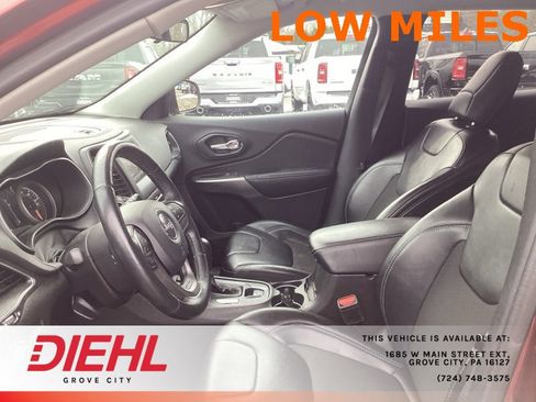 Used 2019 Jeep Cherokee Latitude Plus w/ Cold Weather Group image 19