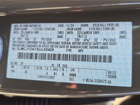 Used 2025 Lincoln Corsair AWD image 28