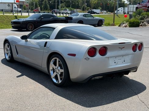 Used 2007 Chevrolet Corvette Coupe w/ Preferred Equipment Group RWD image 6