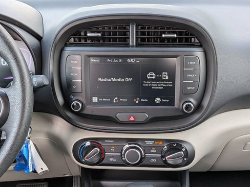 Certified 2025 Kia Soul LX w/ LX Technology Package FWD image 19