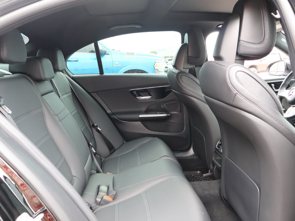Used 2025 Mercedes-Benz C 300 4MATIC Sedan image 12