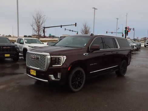 Used 2022 GMC Yukon XL Denali image 3