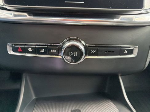 Used 2025 Volvo XC90 T8 Ultra w/ Protection Package Premier image 35