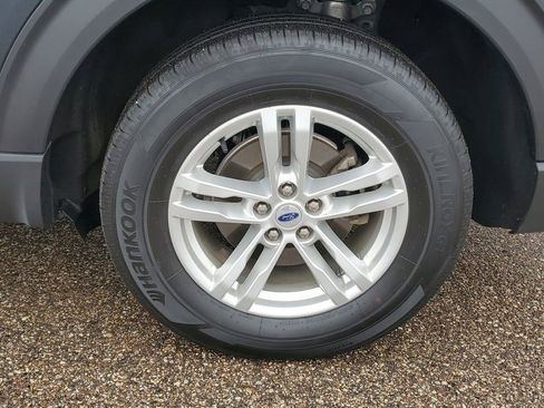 Certified 2023 Ford Explorer XLT w/ Class IV Trailer Tow Package image 5