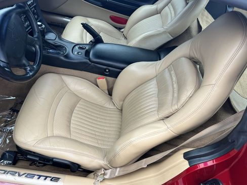 Used 2000 Chevrolet Corvette Coupe w/ Roof Pkg image 13