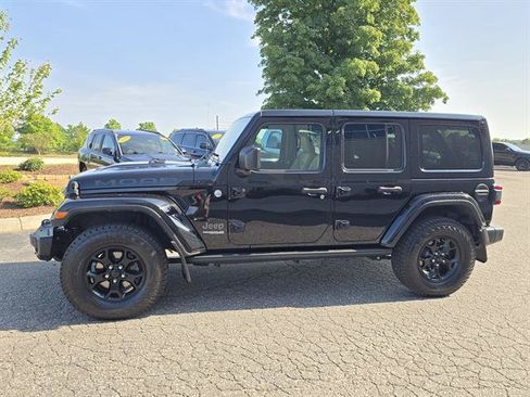 Used 2019 Jeep Wrangler Unlimited Sahara w/ Quick Order Package 24M Moab AWD/4WD image 6