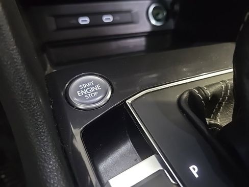 Used 2021 Volkswagen Tiguan SEL AWD/4WD image 24