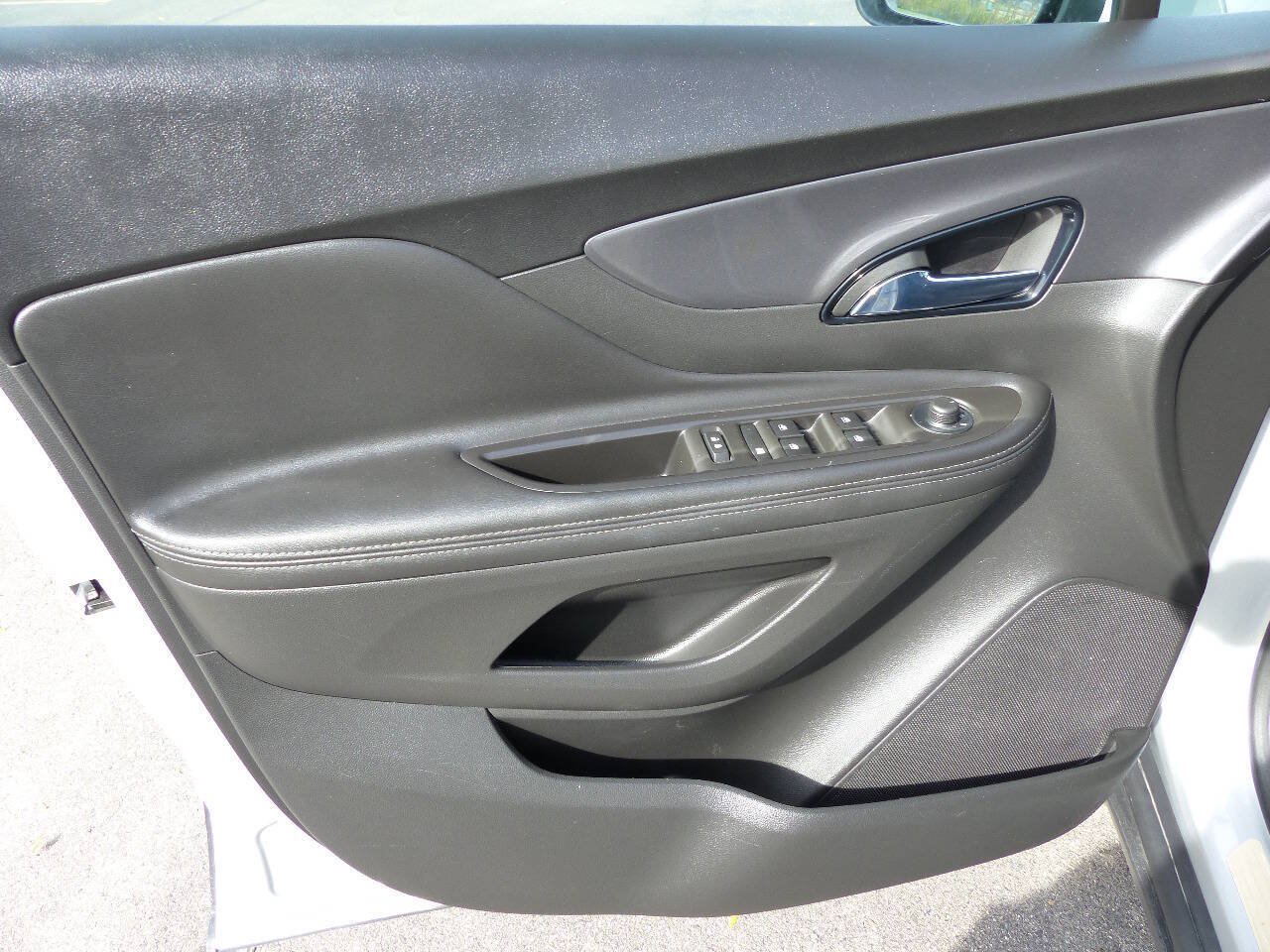 Used 2022 Buick Encore Preferred w/ Safety Package AWD/4WD image 15