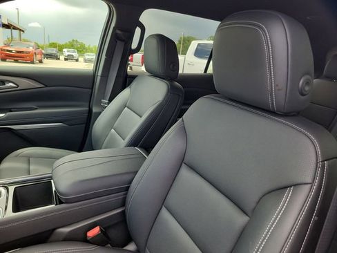 Certified 2025 Chevrolet Traverse LT w/ Driver Confidence Package FWD image 14