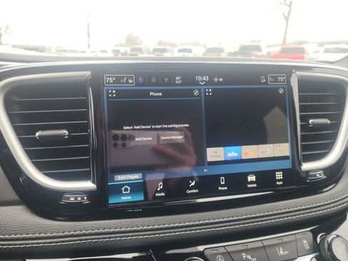 New 2026 Chrysler Pacifica Select image 2