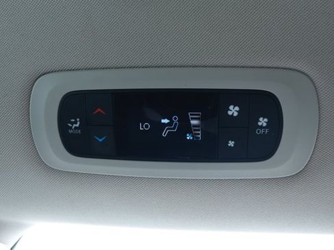 Used 2022 Chrysler Voyager LX FWD image 29