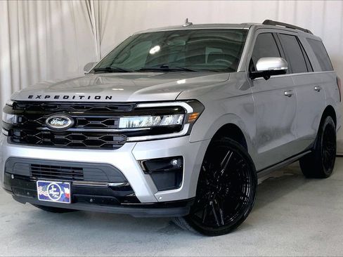 Used 2023 Ford Expedition Limited RWD image 12