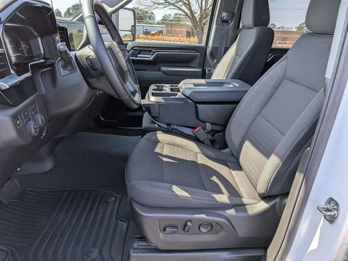 Used 2025 Chevrolet Silverado 2500 LT w/ Convenience Package image 15