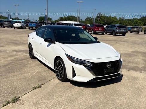 Used 2024 Nissan Sentra SR FWD image 8