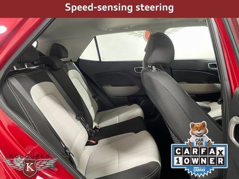 Used 2022 Hyundai Venue SEL image 23
