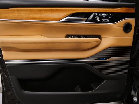 Used 2022 Jeep Grand Wagoneer Series III w/ Rear Seat Video Group 1 image 12