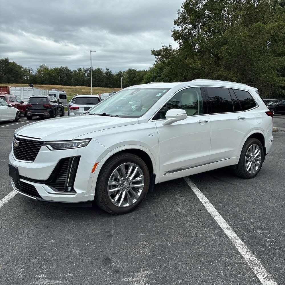 Used 2021 Cadillac XT6 Premium Luxury AWD/4WD image 2