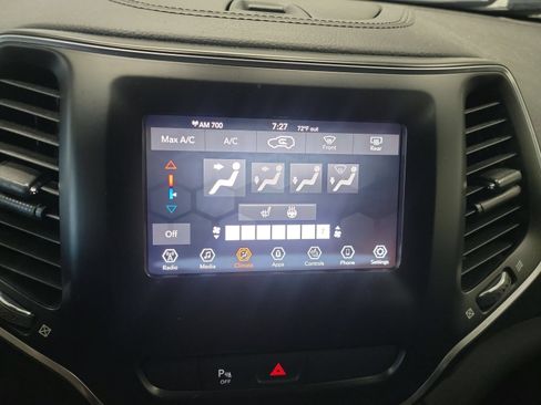 Used 2020 Jeep Cherokee Latitude Plus w/ Cold Weather Group AWD/4WD image 22