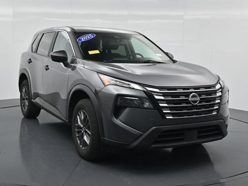 Used 2025 Nissan Rogue S AWD/4WD image 3
