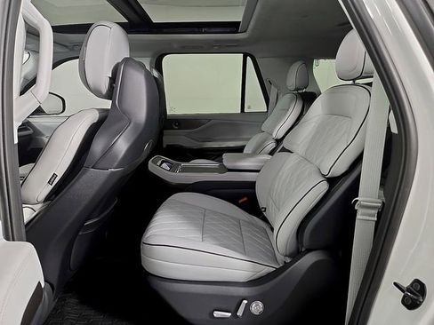 New 2026 Lincoln Navigator L Black Label w/ Black Label Special Edition AWD/4WD image 8