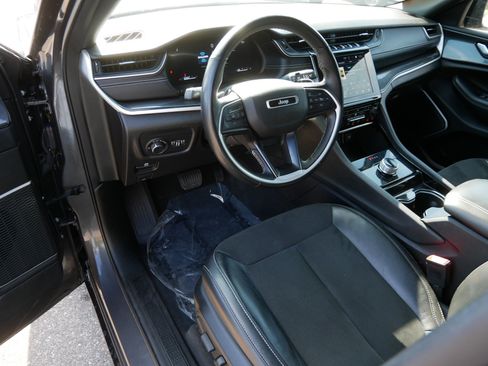 Used 2022 Jeep Grand Cherokee L Laredo image 20