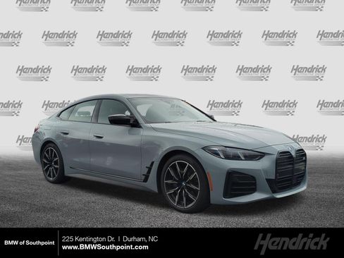 Used 2025 BMW M440i RWD image 1