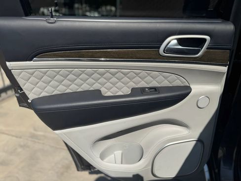 Used 2019 Jeep Grand Cherokee Summit AWD/4WD image 25