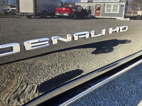 Used 2022 GMC Sierra 3500 Denali w/ Denali Ultimate Package image 9